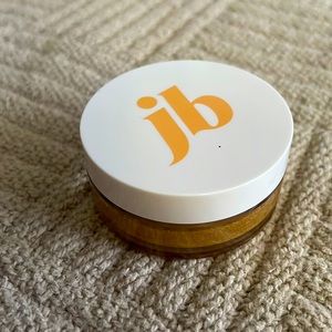 Jecca blac shimmer in gold touch.